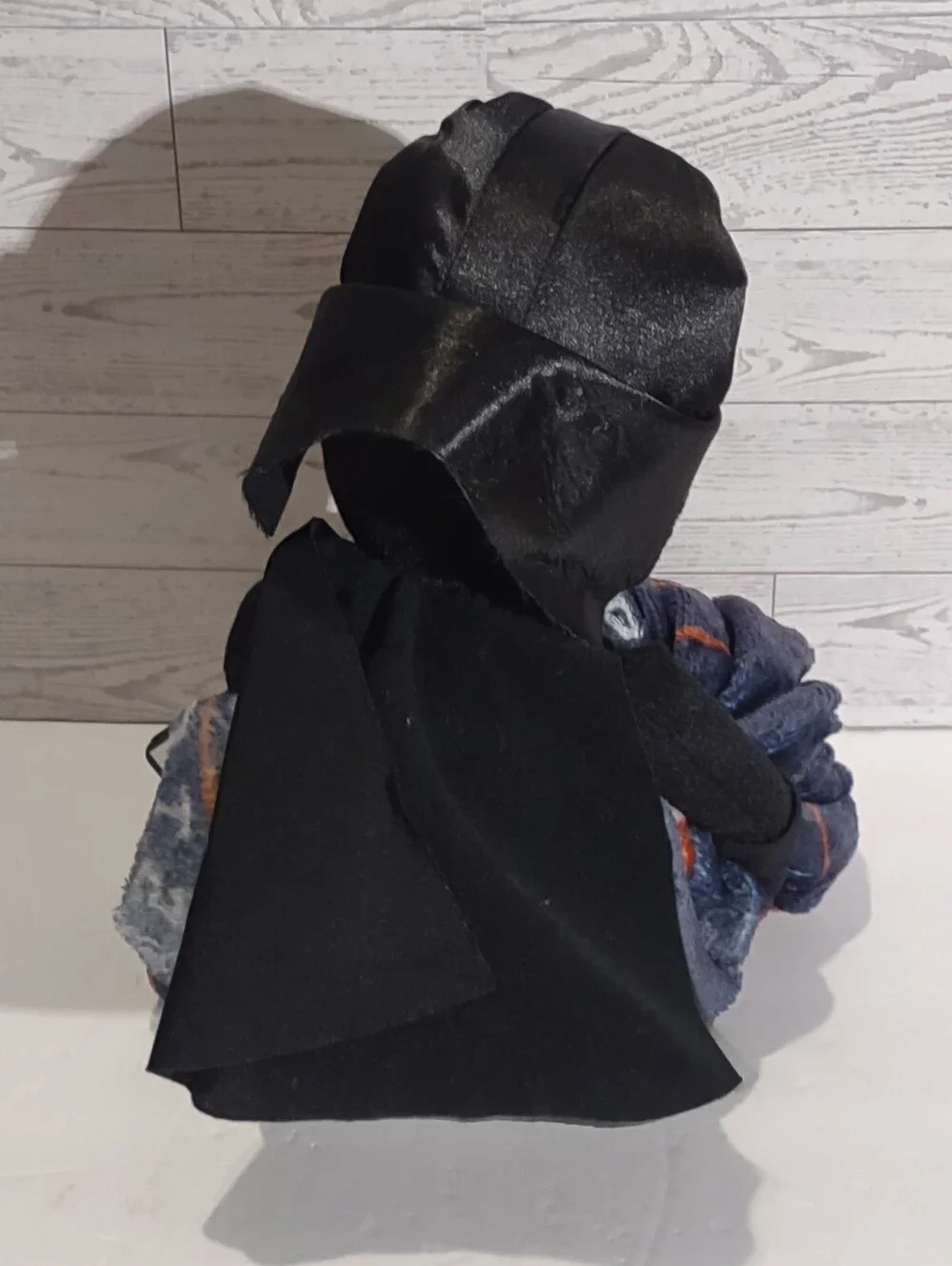 Star Wars Darth Vader character and throw set